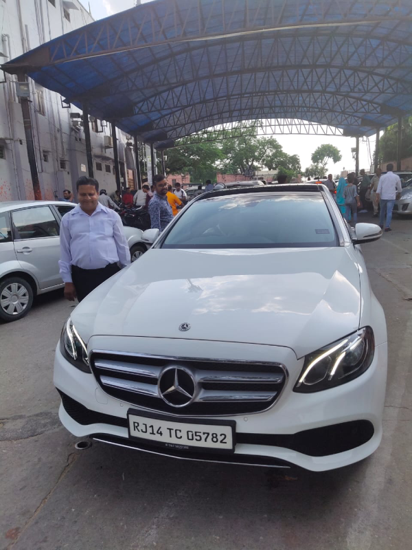 Luxury Car Rental for Wedding Shoots